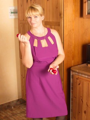 Alyona (Mature.nl)