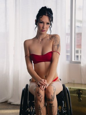 Mia Moxiee