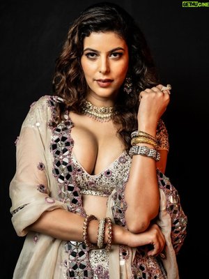 Saloni Khanna