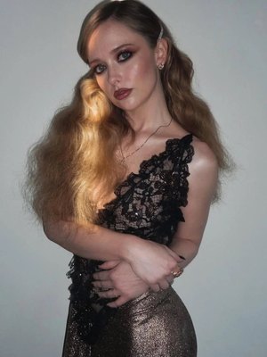 Suzanna Son