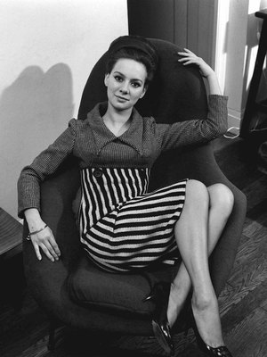 Francesca Annis