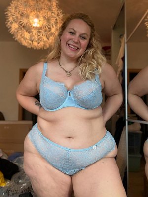 Jasmin Mai (Plus Size Model)