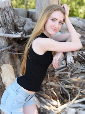 Lena Flora