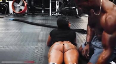 Watch this ebony babe workout with her big black ass and tight pussy in the gym