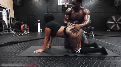 Watch this ebony babe workout with her big black ass and tight pussy in the gym