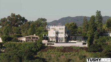 Scarlett Alexis takes two big cocks at once for a mind-blowing DP finish